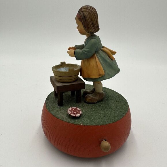Anri Music Box Plays Raindrops Keep Falling On My Head Girl Washing Laundry - Picture 4 of 10
